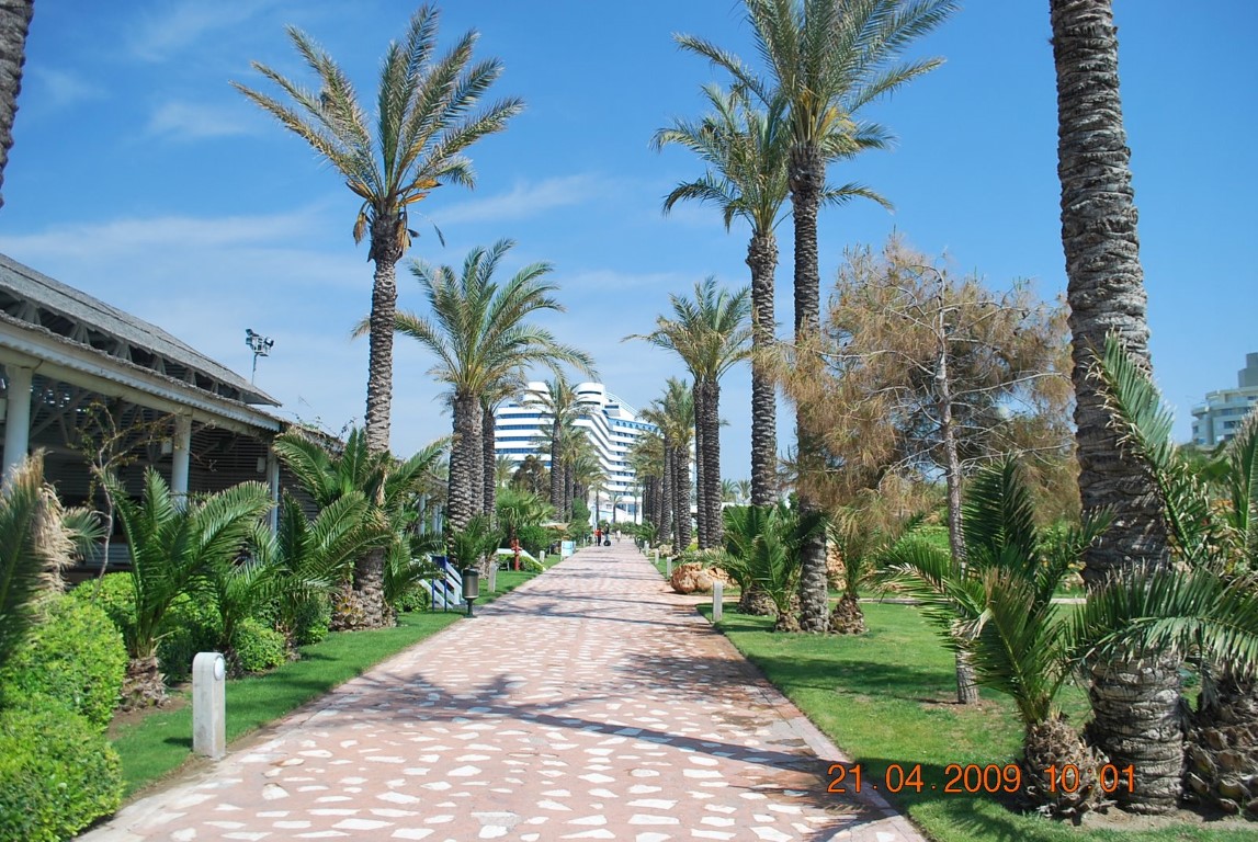 imagini hotel TITANIC LARA